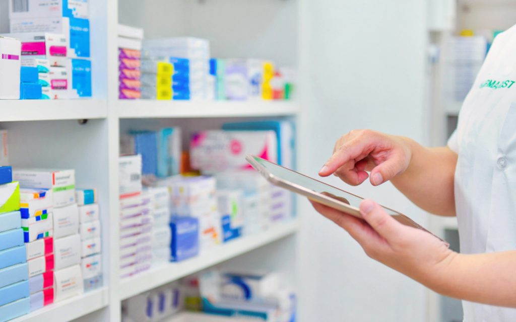 الصيدليات والعناية الصحية